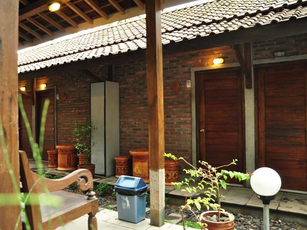 Cempaka Guest House Magelang Kültér fotó